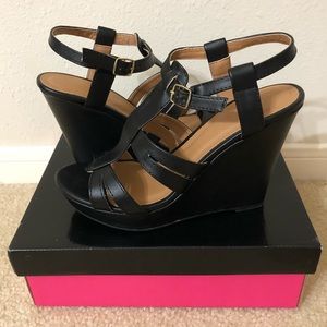 Black wedges